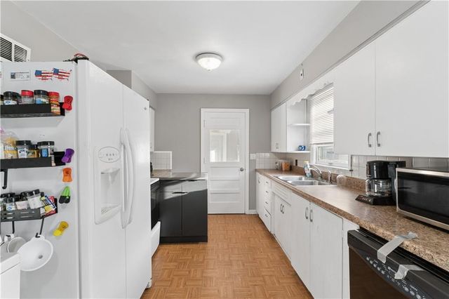 113 N Broadway Street, Oak Grove, MO 64075