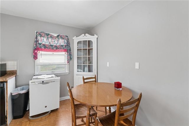 113 N Broadway Street, Oak Grove, MO 64075