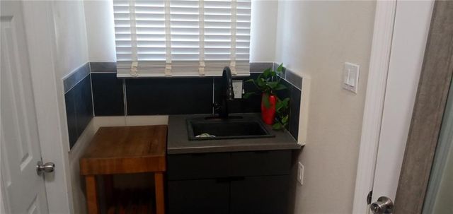 113 N Broadway Street, Oak Grove, MO 64075