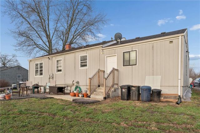 113 N Broadway Street, Oak Grove, MO 64075