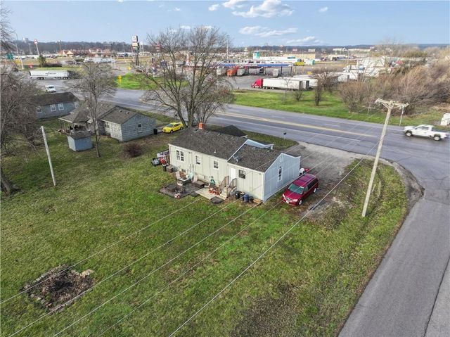 113 N Broadway Street, Oak Grove, MO 64075