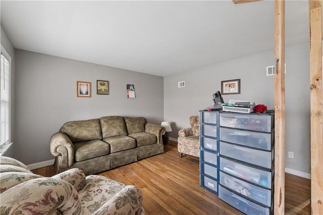 113 N Broadway Street, Oak Grove, MO 64075