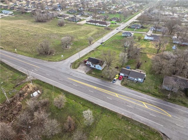 113 N Broadway Street, Oak Grove, MO 64075