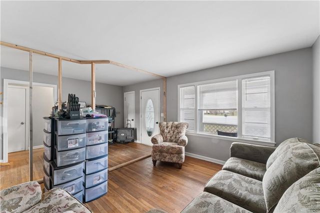 113 N Broadway Street, Oak Grove, MO 64075