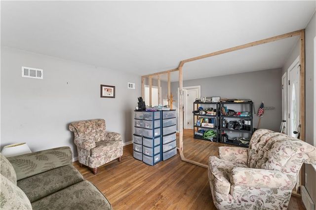 113 N Broadway Street, Oak Grove, MO 64075