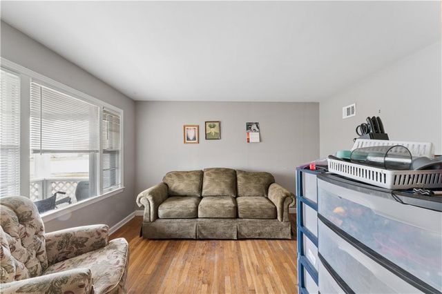 113 N Broadway Street, Oak Grove, MO 64075