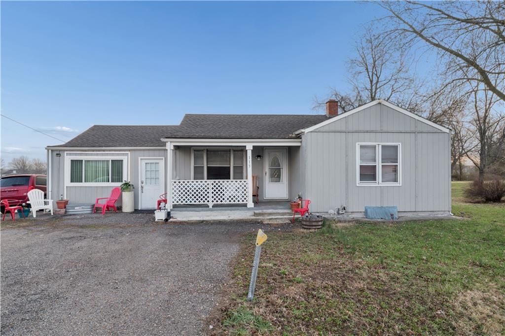 113 N Broadway Street, Oak Grove, MO 64075
