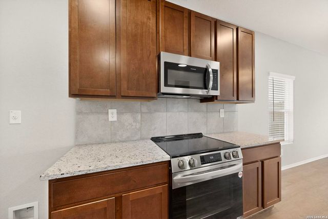 3038 Laguna Cliffs, Converse, TX 78109