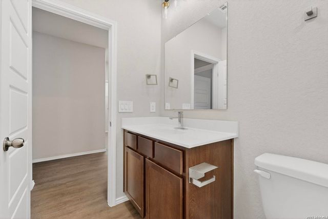 3038 Laguna Cliffs, Converse, TX 78109