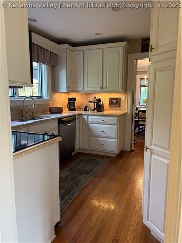 1416 Oakmont Road, Charleston, WV 25314