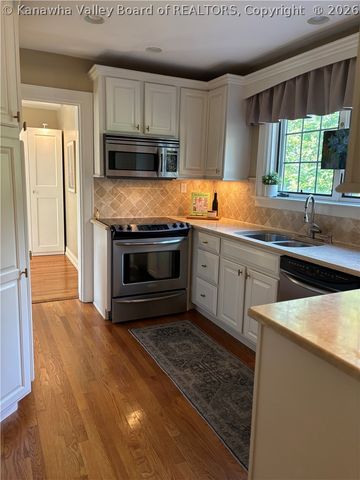 1416 Oakmont Road, Charleston, WV 25314