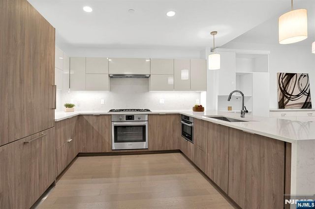 9 Ave At Port Imperial 605, West New York, NJ 07093