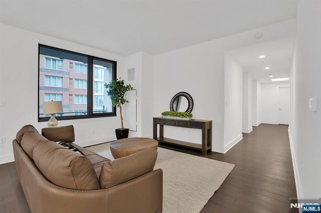 9 Ave At Port Imperial 605, West New York, NJ 07093