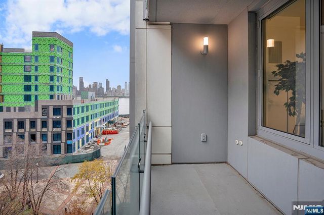 9 Ave At Port Imperial 605, West New York, NJ 07093