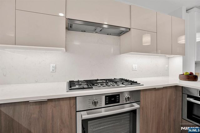 9 Ave At Port Imperial 605, West New York, NJ 07093