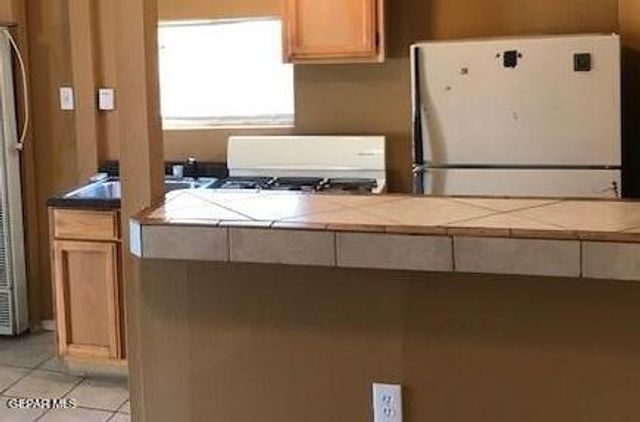 225 N SEVILLE Drive, El Paso, TX 79905