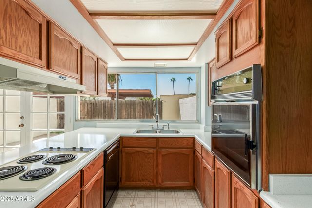 7809 N 49TH Avenue, Glendale, AZ 85301
