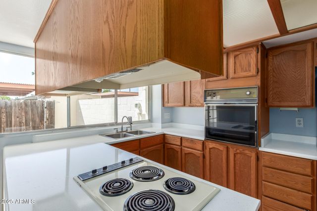 7809 N 49TH Avenue, Glendale, AZ 85301