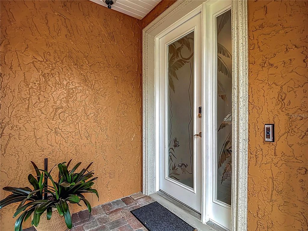 Image 5 of property listing at 6828 SOMBRAS WAY, Land O Lakes, FL 34637