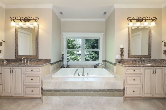 616 Driftwood Court, Naperville, IL 60540