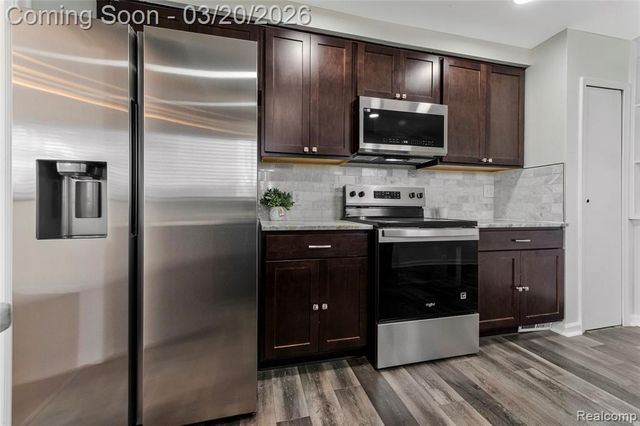 17220 W 13 Mile Road, Beverly Hills, MI 48025