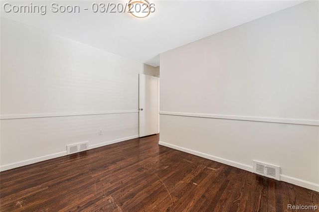 17220 W 13 Mile Road, Beverly Hills, MI 48025