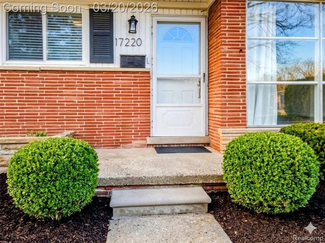 17220 W 13 Mile Road, Beverly Hills, MI 48025