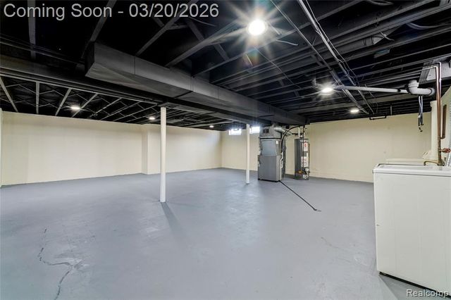 17220 W 13 Mile Road, Beverly Hills, MI 48025