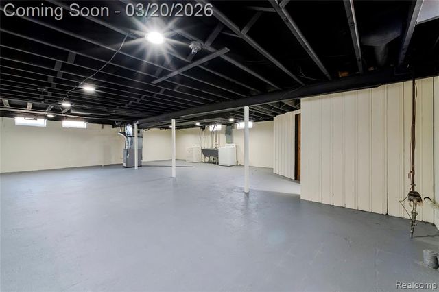 17220 W 13 Mile Road, Beverly Hills, MI 48025