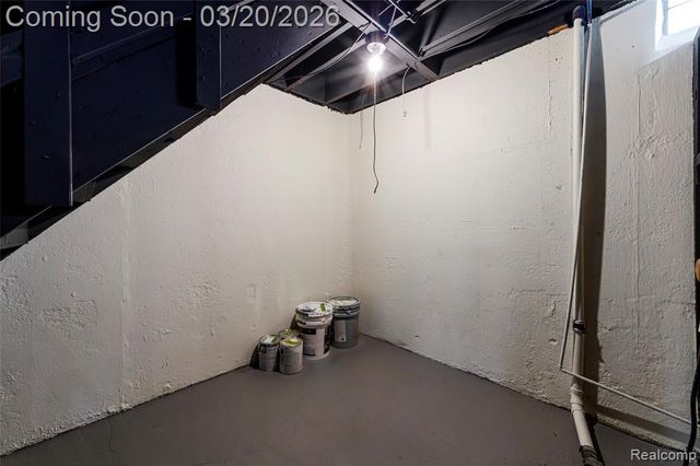 17220 W 13 Mile Road, Beverly Hills, MI 48025