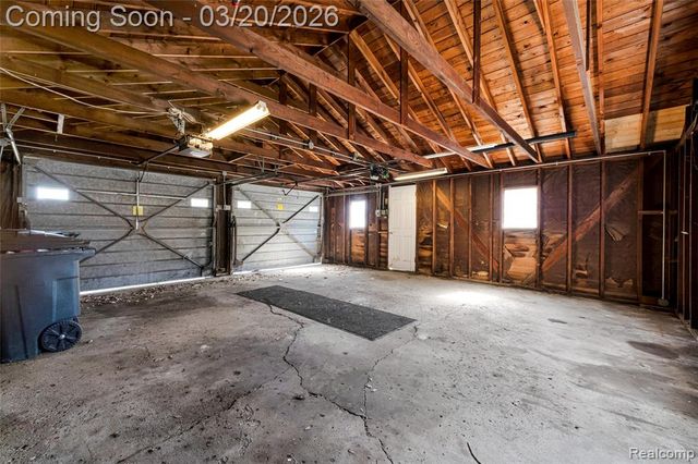 17220 W 13 Mile Road, Beverly Hills, MI 48025