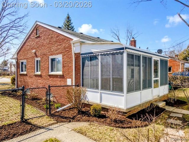 17220 W 13 Mile Road, Beverly Hills, MI 48025