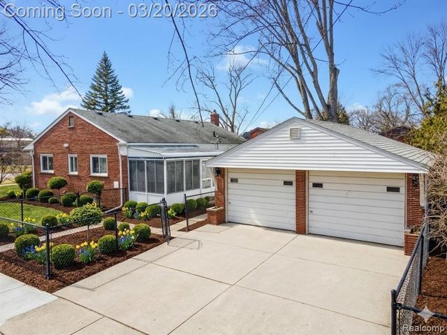 17220 W 13 Mile Road, Beverly Hills, MI 48025