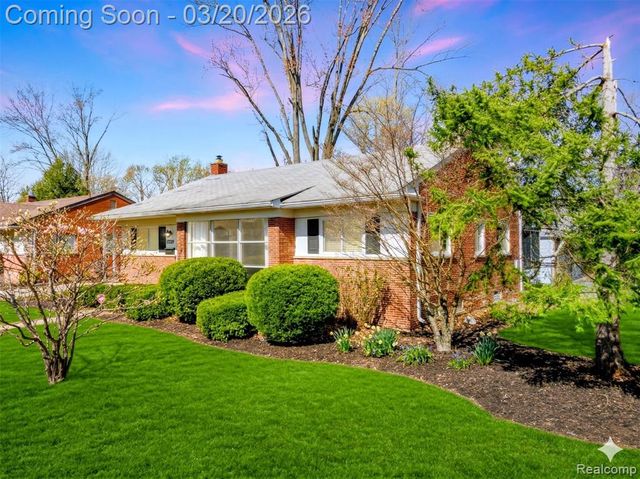 17220 W 13 Mile Road, Beverly Hills, MI 48025