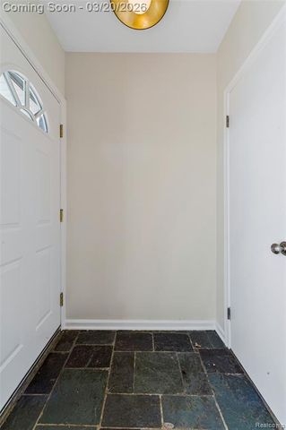 17220 W 13 Mile Road, Beverly Hills, MI 48025