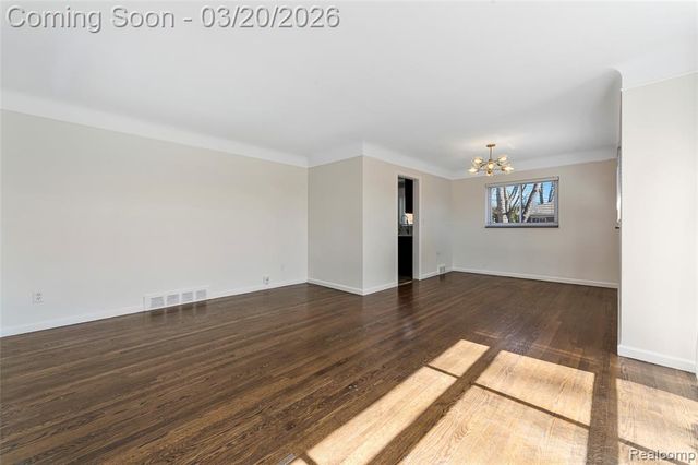 17220 W 13 Mile Road, Beverly Hills, MI 48025