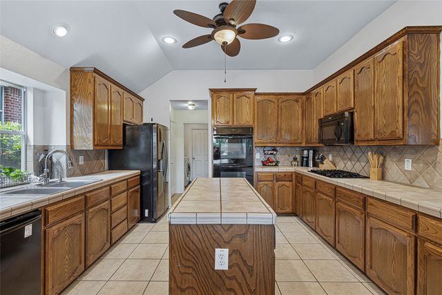 7807 Raton Ridge Lane, Arlington, TX 76002