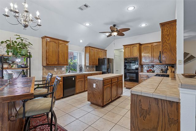 7807 Raton Ridge Lane, Arlington, TX 76002