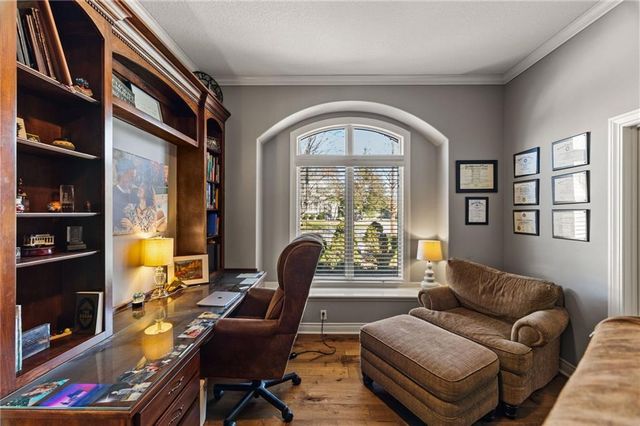 2421 NE Lake Breeze Drive, Lee's Summit, MO 64086