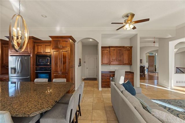 2421 NE Lake Breeze Drive, Lee's Summit, MO 64086