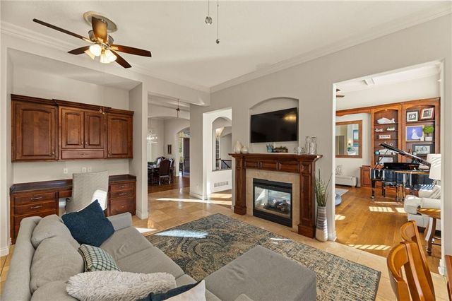 2421 NE Lake Breeze Drive, Lee's Summit, MO 64086