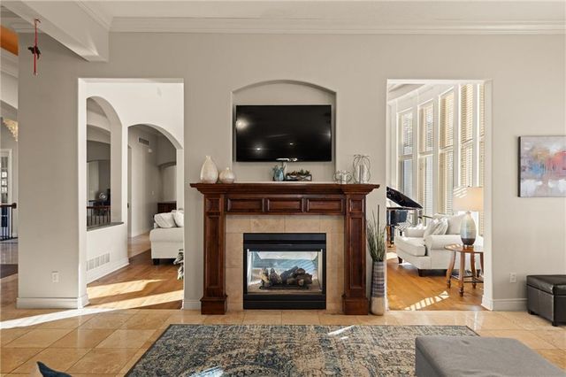 2421 NE Lake Breeze Drive, Lee's Summit, MO 64086