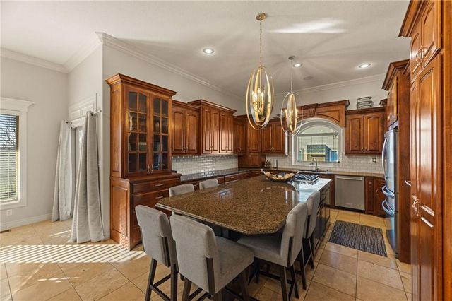 2421 NE Lake Breeze Drive, Lee's Summit, MO 64086