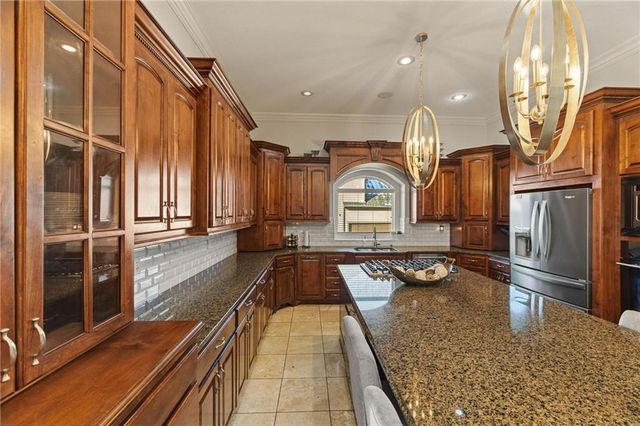 2421 NE Lake Breeze Drive, Lee's Summit, MO 64086