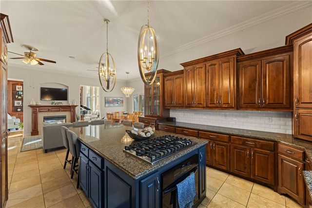 2421 NE Lake Breeze Drive, Lee's Summit, MO 64086