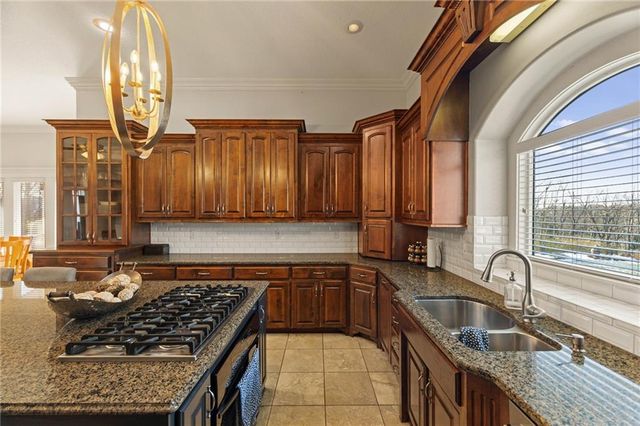 2421 NE Lake Breeze Drive, Lee's Summit, MO 64086