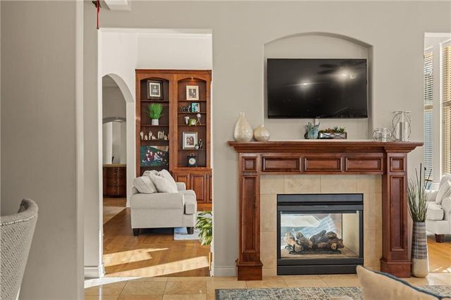 2421 NE Lake Breeze Drive, Lee's Summit, MO 64086