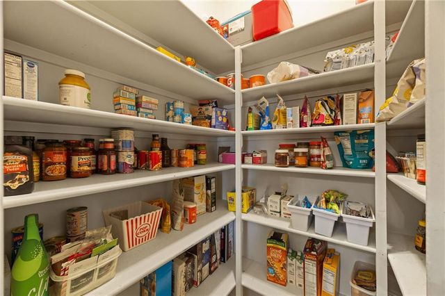 2421 NE Lake Breeze Drive, Lee's Summit, MO 64086