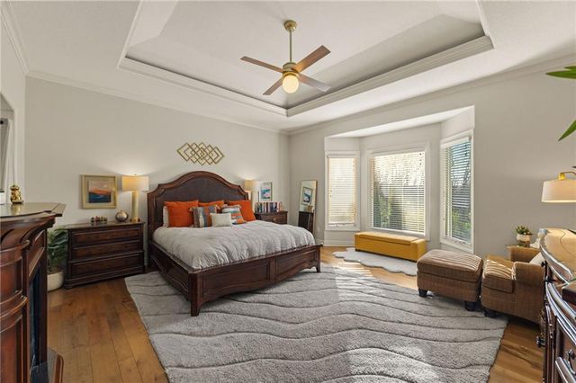 2421 NE Lake Breeze Drive, Lee's Summit, MO 64086