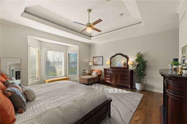 2421 NE Lake Breeze Drive, Lee's Summit, MO 64086